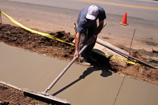 Sidewalk Building in Palm Desert